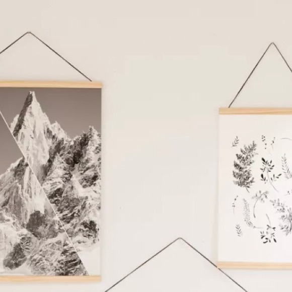 NWOT Urban Outfitters Wooden Dowel Print Holder with Leather Hanger - Picture 6 of 6